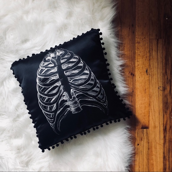 [SOLD] Black Ribs Pillow - Picture 1 of 4